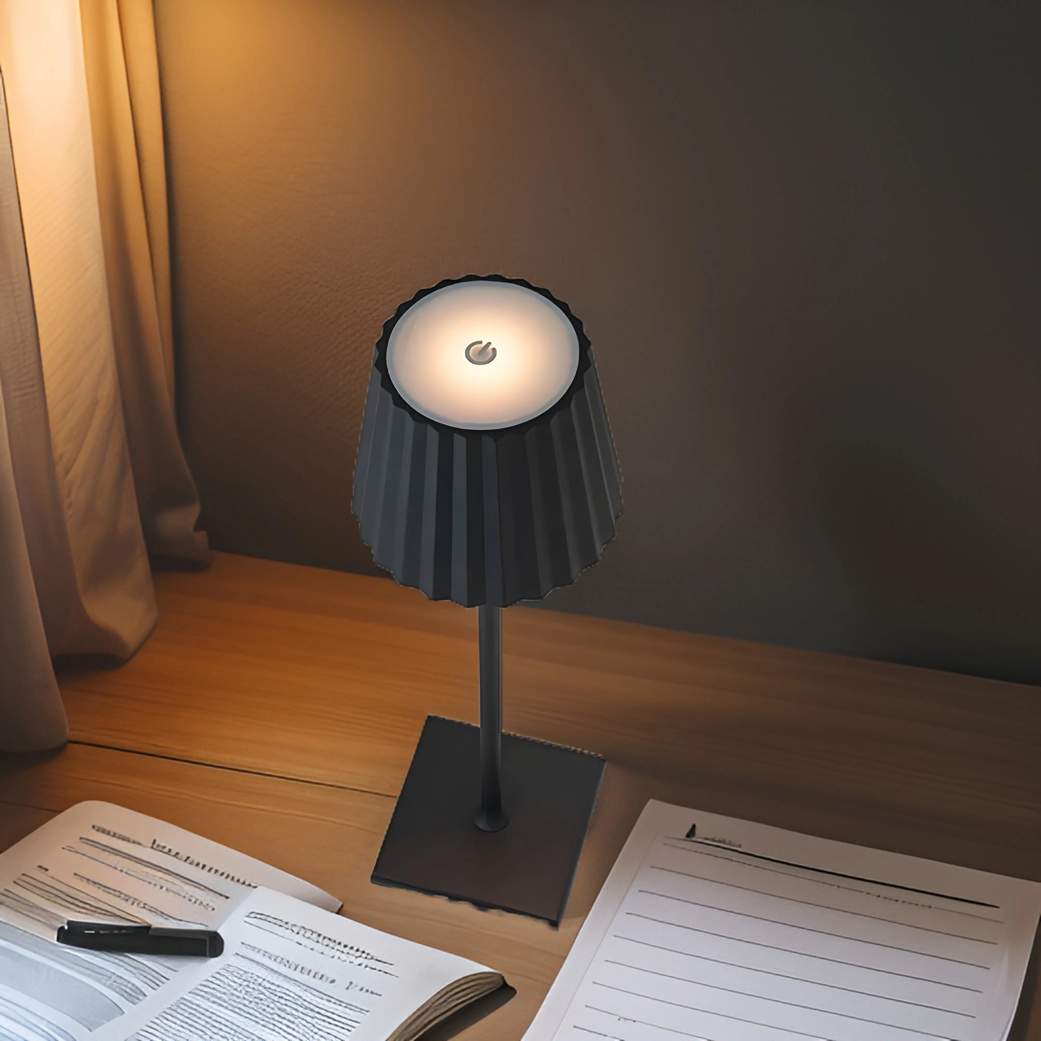 Luxe Scandinavische Draadloze Tafellamp Arlo – Elegante LED Verlichting met USB Oplaadfunctie